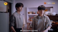 凌霄替贺子秋切菜，让他陪二姨，李海潮怕切手让洗菜