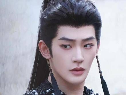 邓为《百妖谱》——颜值自带叙事张力的封神级面孔！