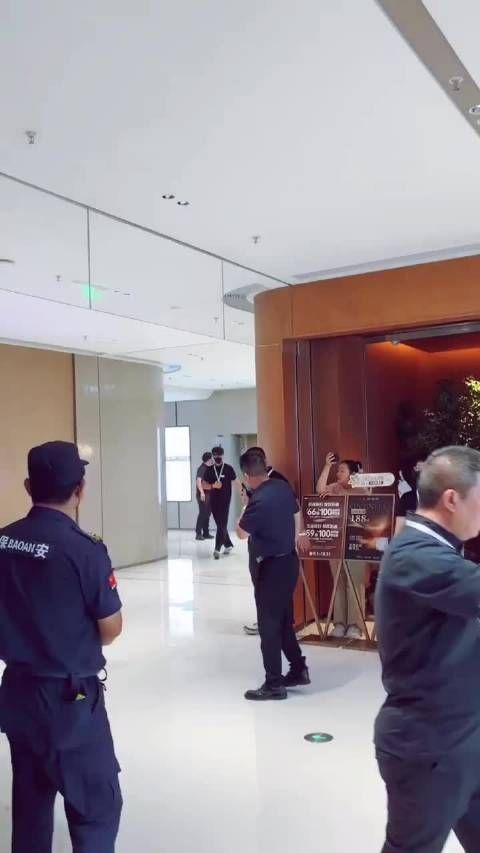 李现回家宠粉，DIY饮品游戏互动拿捏氛围