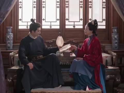 女主依旧聪明有眼力见，不仅帮大奶奶补好了银狐裘，还帮她解了围！