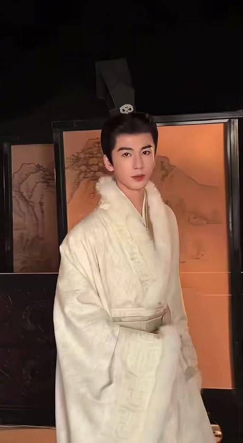 第一眼：张凌赫新剧演了个光风霁月的公子