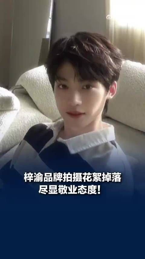 梓渝拍摄花絮，梓渝反复打磨网球动作，尽显敬业态度