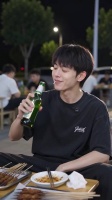 啤酒4元瓶子5元，男子被酒托骗走贷款