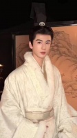 张凌赫刺棠一人分饰两角，太子妆淡雅叶亭宴妆锋利