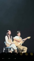 全球首个AI艺人线下开唱，与房东的猫跨界合作