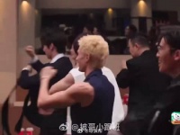 刘畊宏带披荆斩棘哥哥跳操，线上课堂搬到舞台