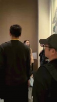 范玮琪与浪姐7总监贴脸合照