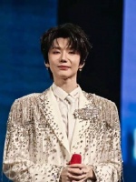 普普望向妈妈的那一瞬眼神，在现场亲见时，心弦被狠狠拨动