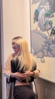 范玮琪与浪姐7总监张玲贴脸合照曝光