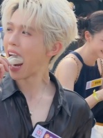 昊昊你就这样明目张胆的偷吃