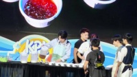 大狸@LGDNBW-九尾 就这样用勺子但不撕包装袋 这个四果汤真的安全嘛