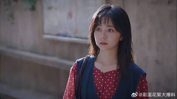 尖尖给李爸发消息，见其戴老花镜泪崩