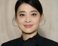 观众怒了！梅婷直播一问三不知，先前哭诉养家，反差太大引争议