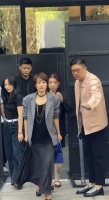 马伊琍50岁上海生图出圈，不婚不嫁照样把日子撑起来