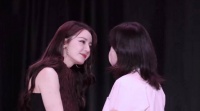 迪丽热巴心动对视，摸头杀