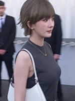 Prada大秀竖版官摄直播镜头杨幂入场！太帅了太美了