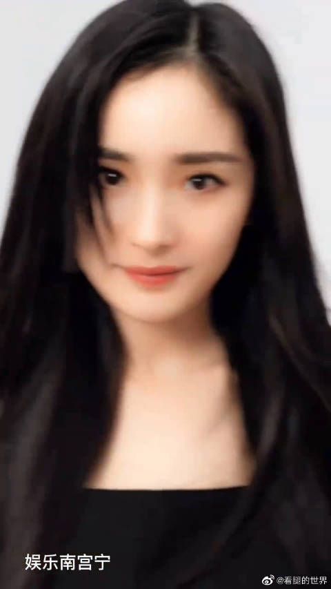 杨幂真是尤物身材秀漫画腿,女孩看了都羡慕