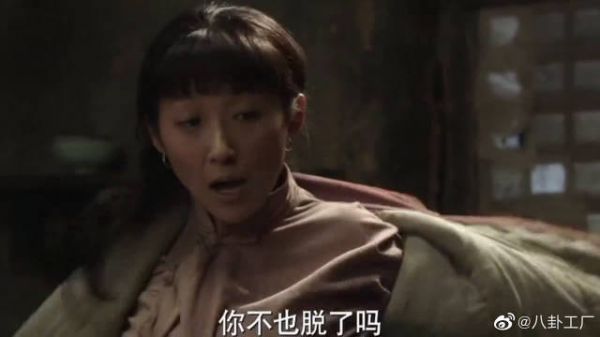 傻子丈夫想让媳妇生孩子,却不知道怎么生,结果闹出笑话来