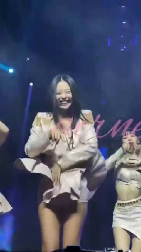 好可爱的倪妮,像极了玛丽莲梦露