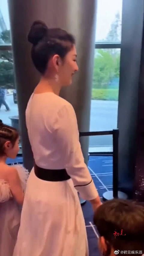 黄奕婚姻不幸被前夫打到毁容,7年不敢出门