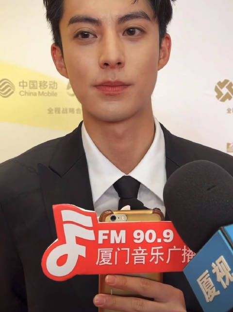 昨天金鸡奖厦门广播无美颜无滤镜超近距离采访镜头下的明星们……