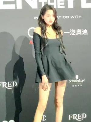 关晓彤候场视频!关晓彤溢出屏幕的大长腿,羡慕啊