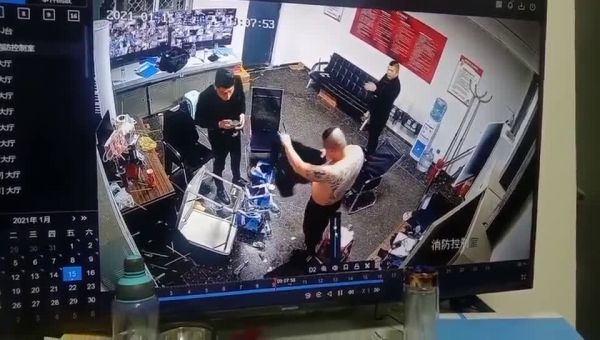 少跟这种人一起喝酒没意思!