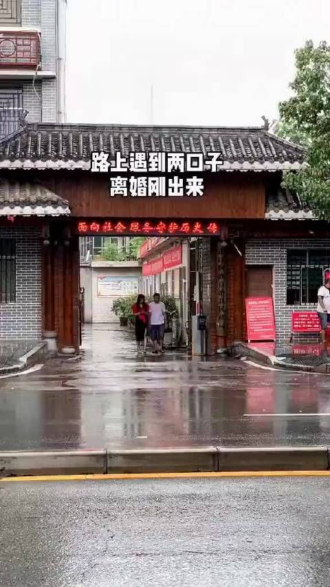 无意中拍到一对刚离婚的夫妻,世界那么大,相爱真的不容易……