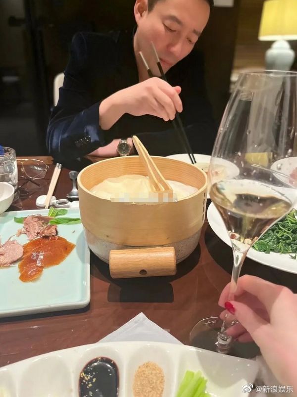 汪小菲被拍与女子约会