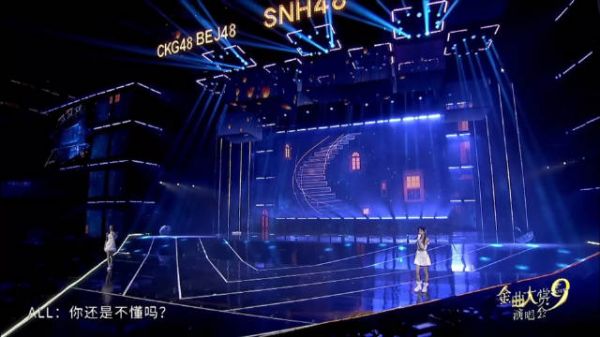 黑喵在金曲大赏上《低烧》和《黑与白》两个舞台都好绝……
