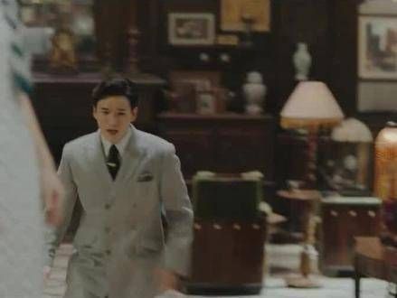 全家人都不相信易寄德的话,而他依然自我感觉良好, 传家