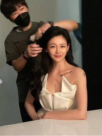 大S婚后正式回归!展示纹身婚戒,手臂健硕略显幸福,状态美丽如18岁