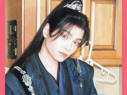 被锁在门外还能情绪稳定、逻辑清晰地安排工作，这心态值得学习 娱乐评论大赏