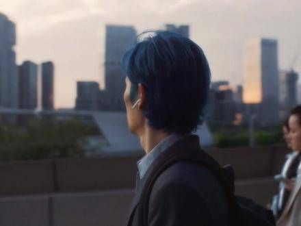 “如何才能独自生活而不感到孤单?”一种很city的爱情片