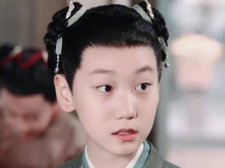 在经历了姑母的背叛与祖母的离世后,柏林终于成熟了