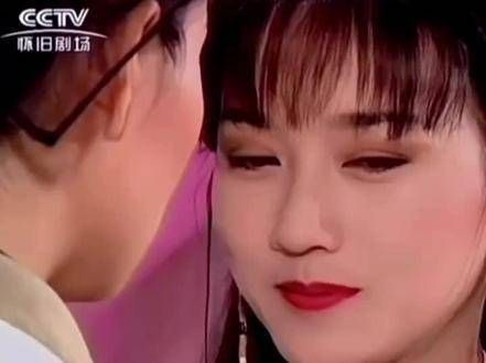 两个女孩演绎的含情脉脉叶童