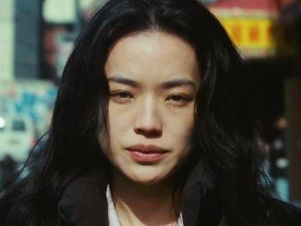现在北面很火,但十几年前舒淇已经在纽约街头穿过了,那种美让人难忘