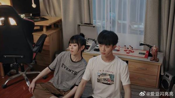 为赢得比赛,发小竟让死对头两人谈恋爱,太逗了