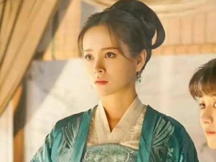 余嫣然是范大娘子所生,性格温顺且为人宽厚