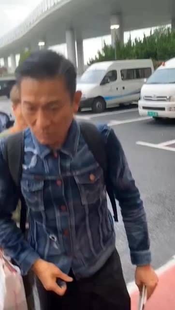 偶遇刘德华,他本人真是太帅了