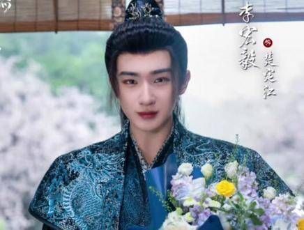 “世人钟情于阳光的温暖,而我独爱月光的清冷,楚定江,江湖再会”