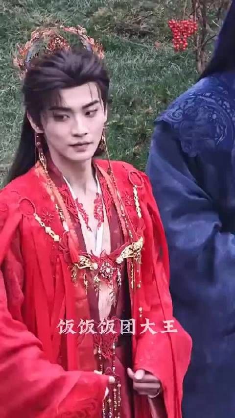 《古乐风华录》路透 这是男扮女装穿了新娘婚服,还是说纯属造型师发疯?