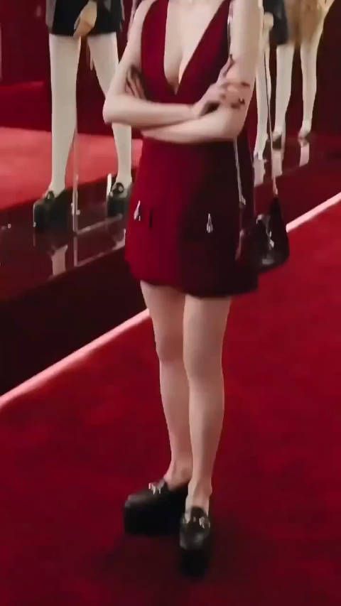 白鹿,难道一见的深V