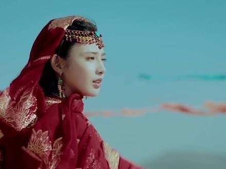 哪位身着红衣的女子让你惊艳?