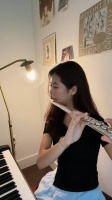 香港知名星二代越来越靓，吹《青花瓷》变长笛女神，还是学霸