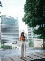 香港知名女星罕晒泳装照！狂练腹肌状态大变，今晚新剧终于首播