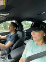 梁朝伟坐400多万限量跑车笑开花！网友调侃：老婆不在特别开心