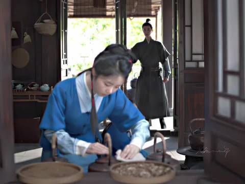 男主的cp还没嗑上，女主和侍卫的大家倒是先嗑为敬了 谁说女主不能爱上侍卫！