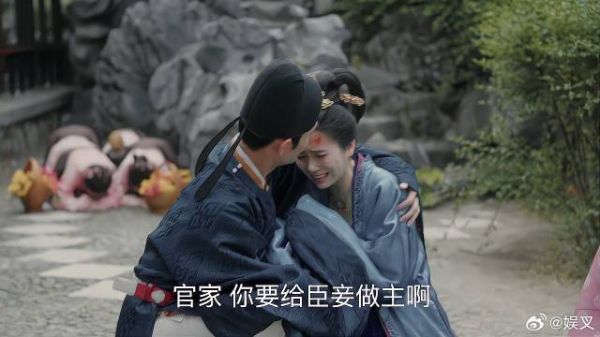 俩美人被郭皇后教育 见赵祯前来立马演戏，好茶！
