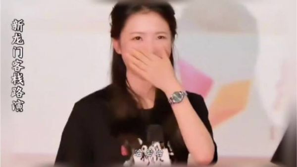 帮我举下麦 李云霄笑弯了腰